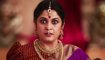 Sivagami-Baahubali-scene-2.jpg